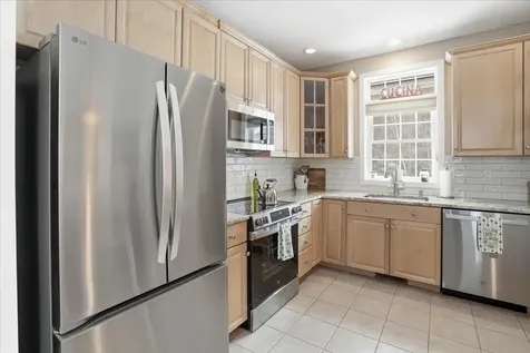 74 Old Stage Road Litchfield NH 03052