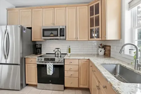 74 Old Stage Road Litchfield NH 03052