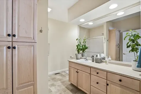 74 Old Stage Road Litchfield NH 03052