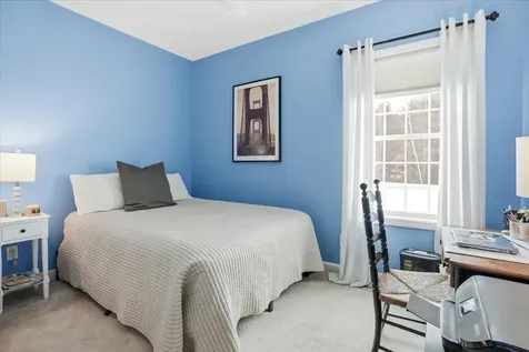 74 Old Stage Road Litchfield NH 03052