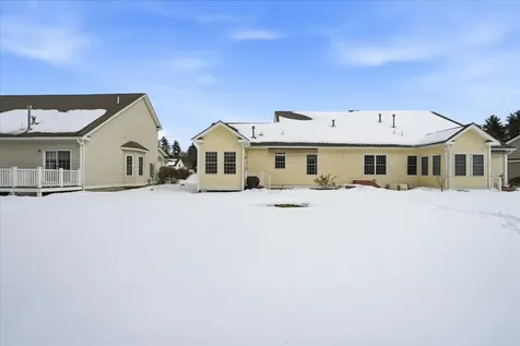 74 Old Stage Road Litchfield NH 03052