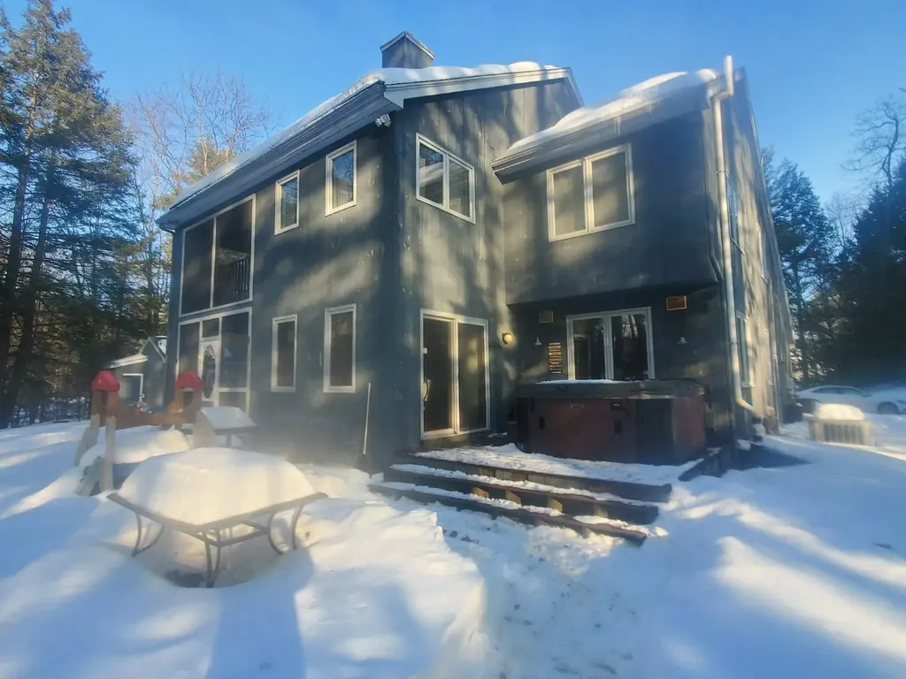 16 Cortland Road Milford NH 03055