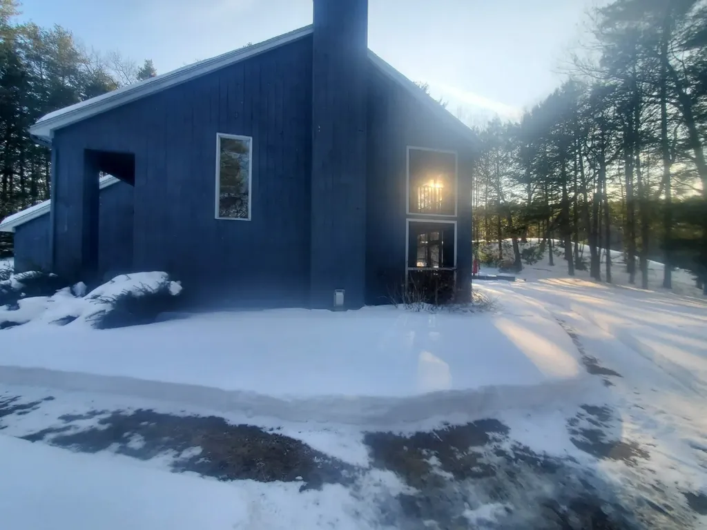 16 Cortland Road Milford NH 03055