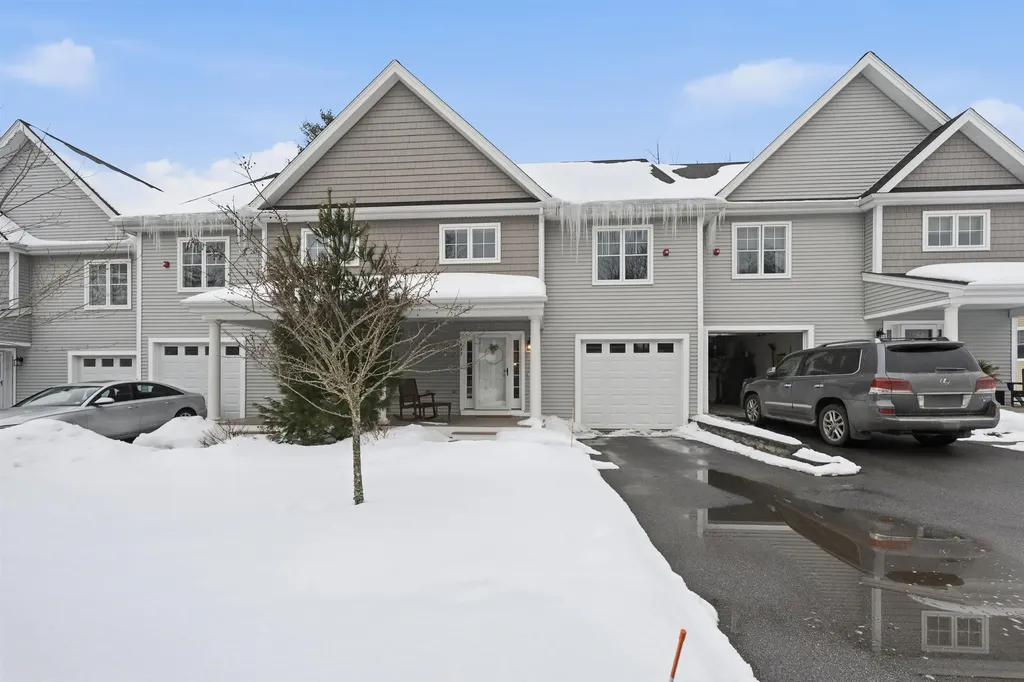 237 Woodview Way Manchester NH 03102