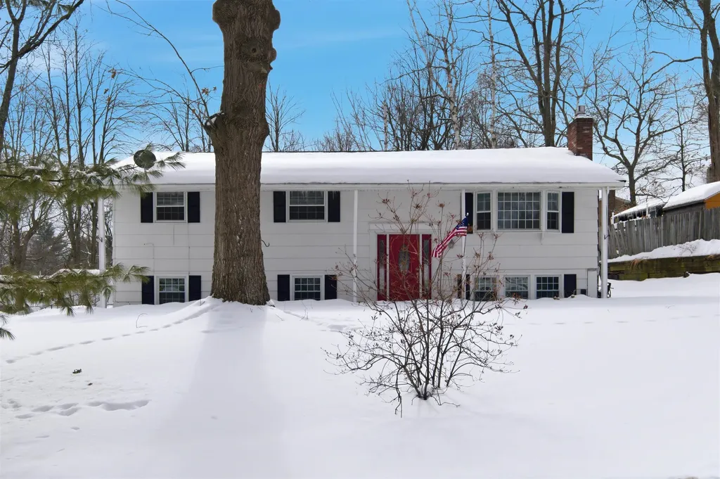 154 Westwood Drive Nashua NH 03062