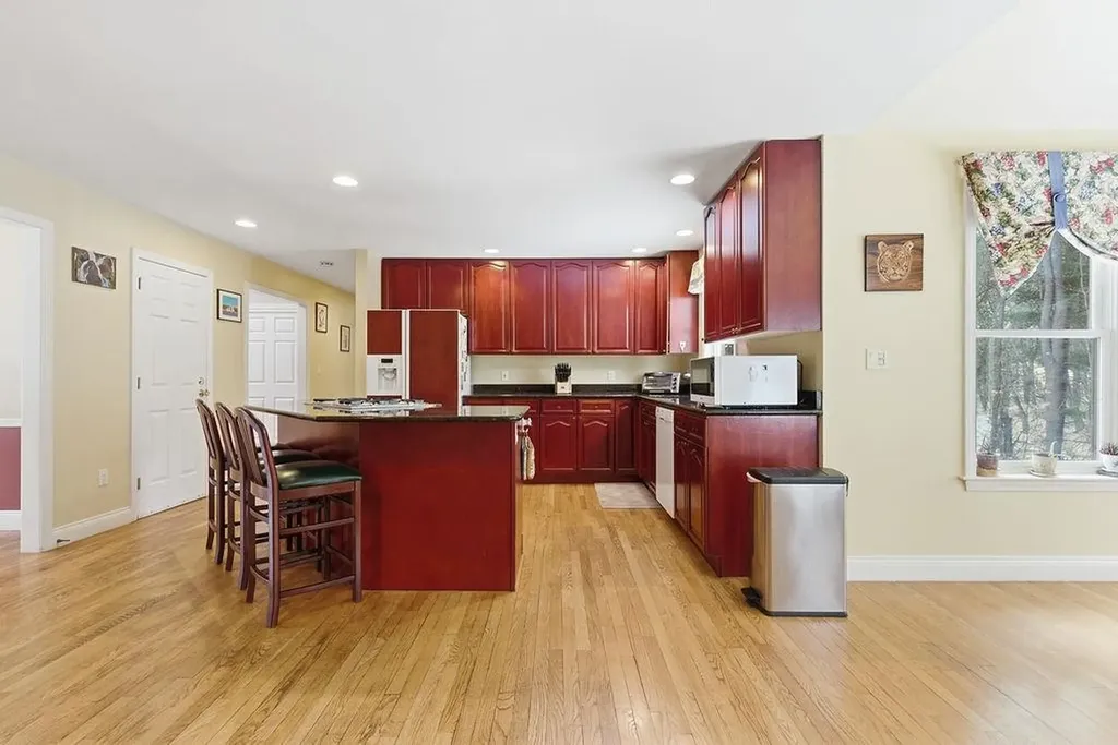 20 Salmon Brook Drive Nashua NH 03062