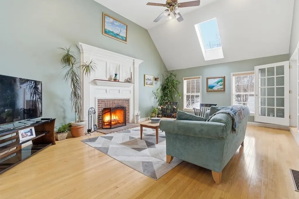 20 Salmon Brook Drive Nashua NH 03062