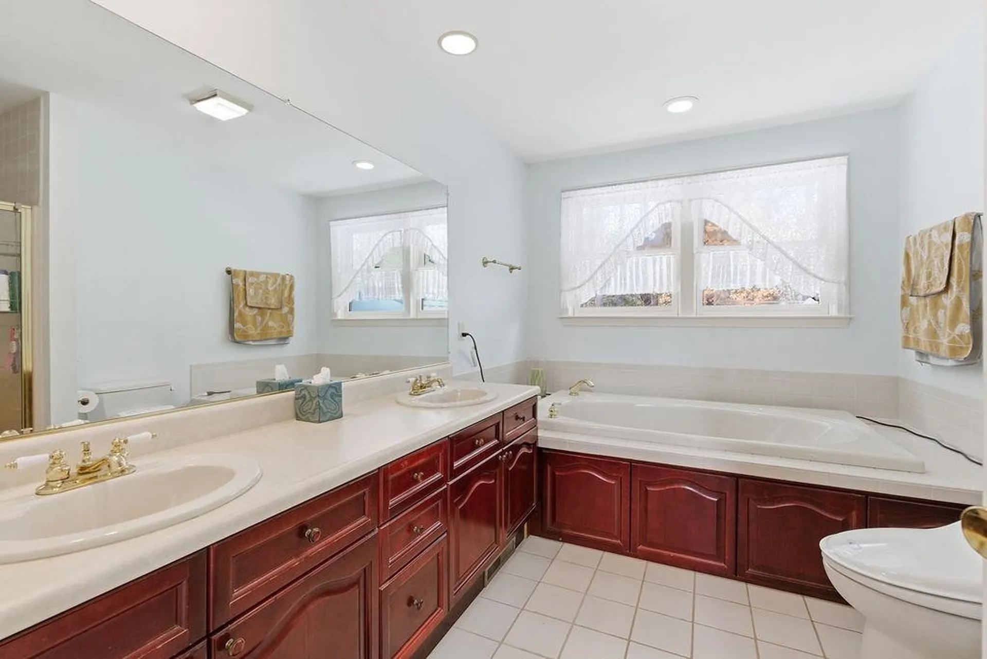 20 Salmon Brook Drive Nashua NH 03062