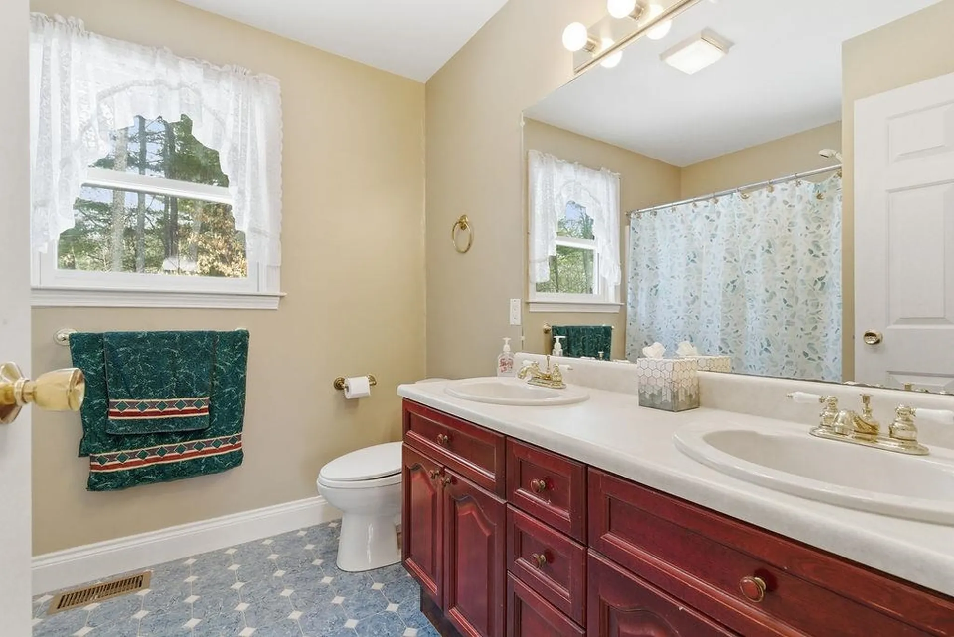 20 Salmon Brook Drive Nashua NH 03062