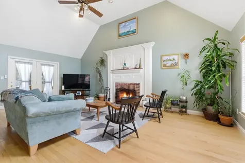 20 Salmon Brook Drive Nashua NH 03062