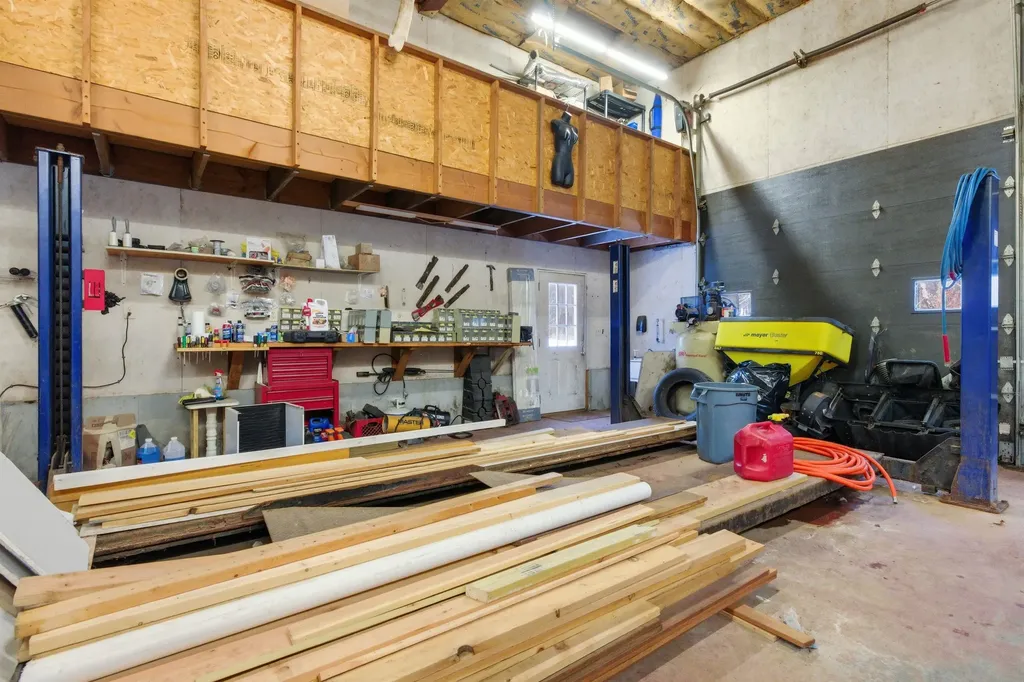 372 Owl Street Campton NH 03223