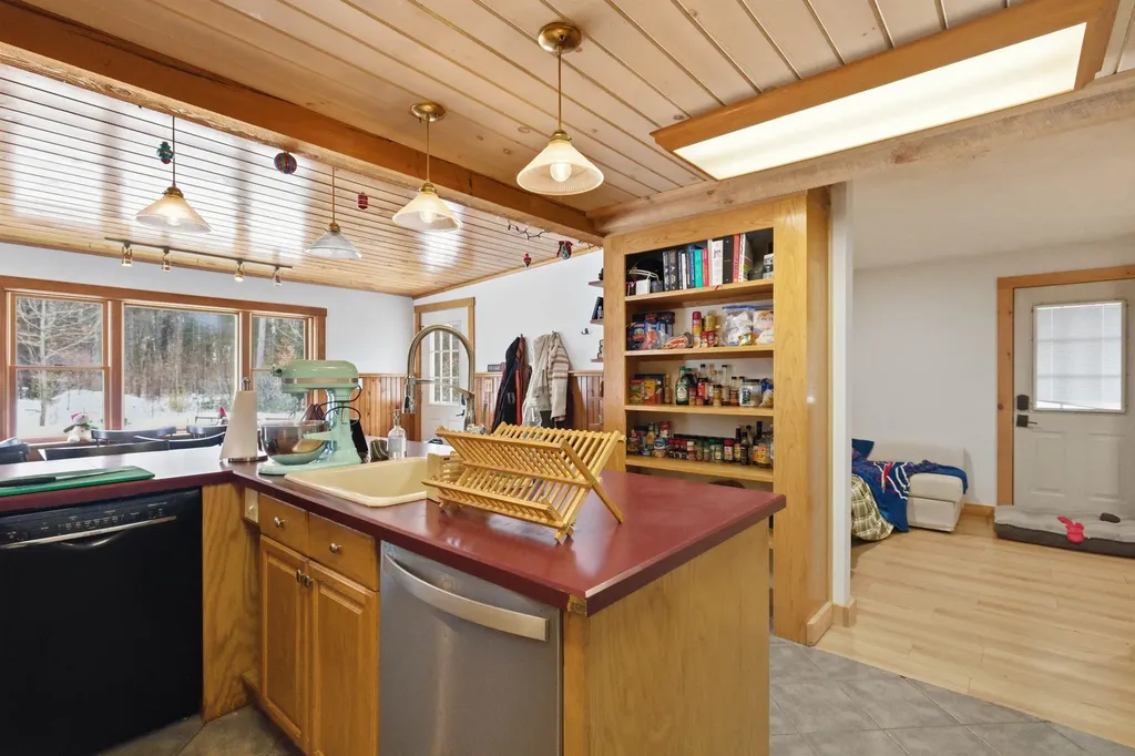 372 Owl Street Campton NH 03223