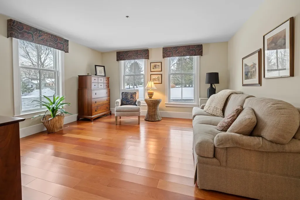 41 Chosen Vale Lane Enfield NH 03748