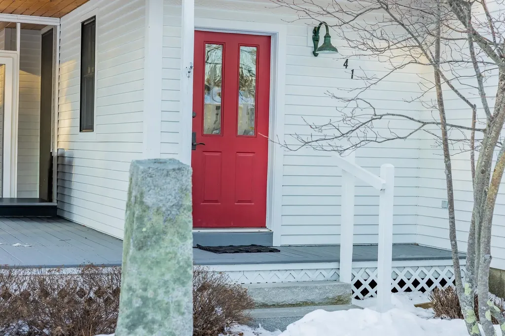 41 Chosen Vale Lane Enfield NH 03748