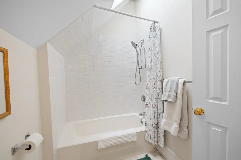 41 Chosen Vale Lane Enfield NH 03748