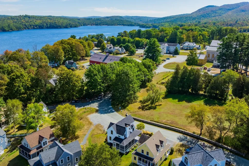 41 Chosen Vale Lane Enfield NH 03748