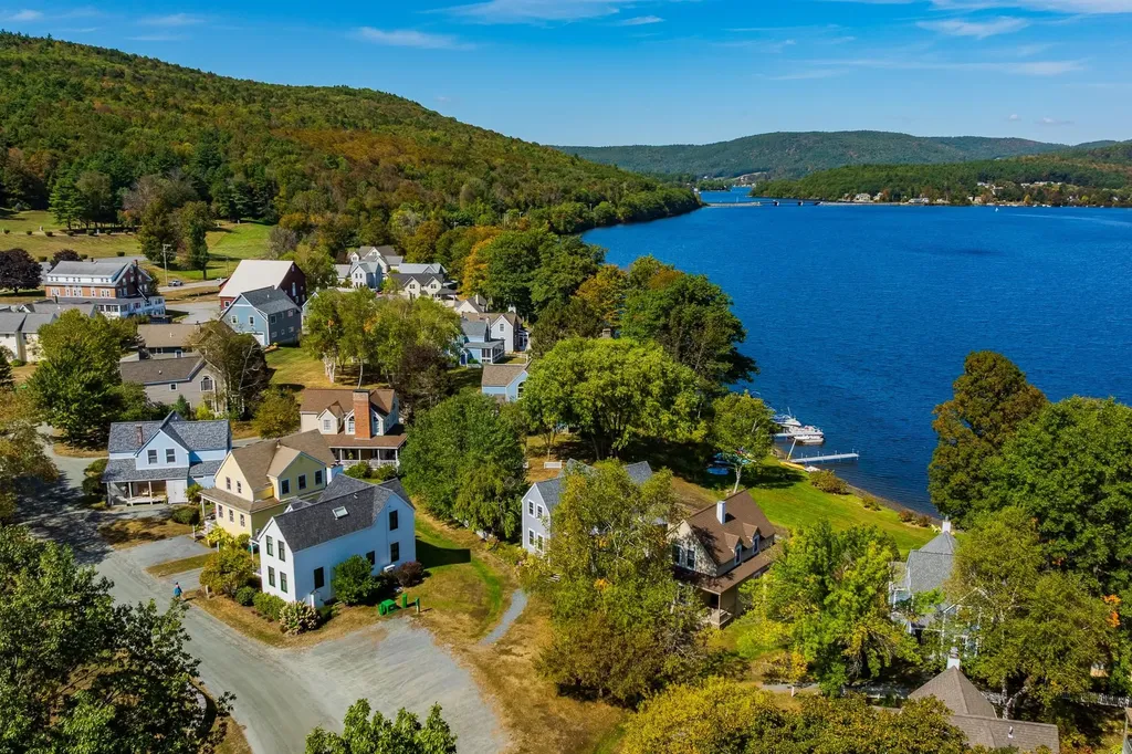 41 Chosen Vale Lane Enfield NH 03748