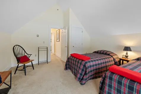 41 Chosen Vale Lane Enfield NH 03748