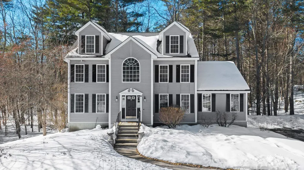 26 Sweetbriar Lane Chester NH 03036