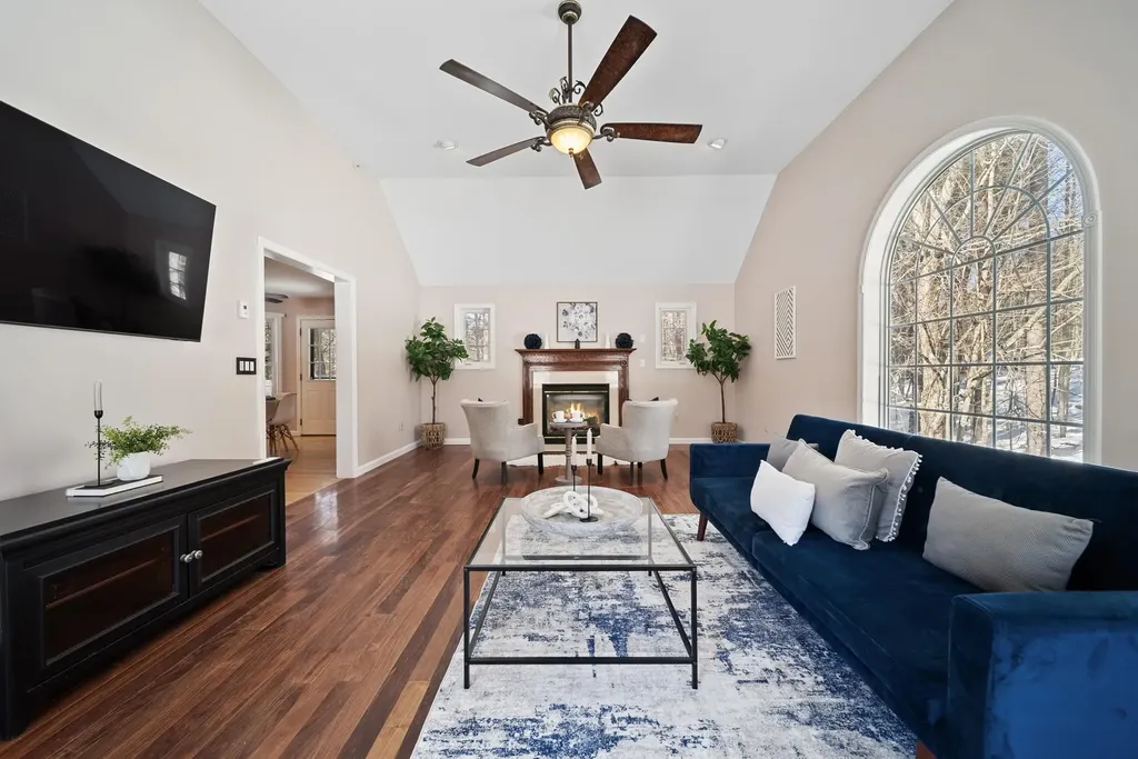 26 Sweetbriar Lane Chester NH 03036