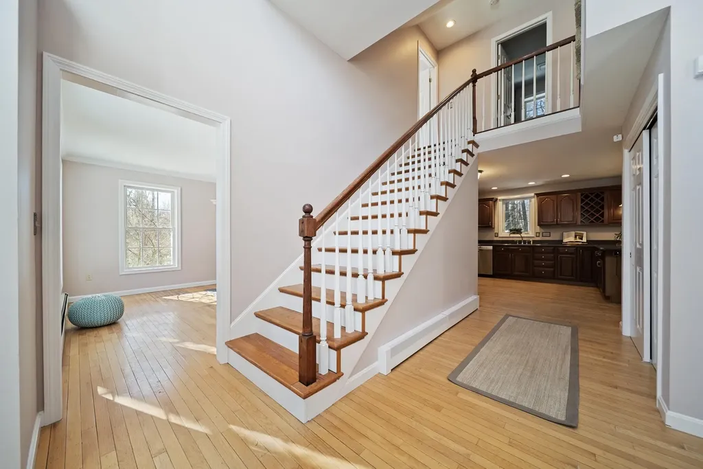 26 Sweetbriar Lane Chester NH 03036