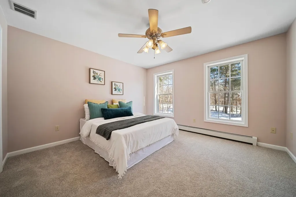 26 Sweetbriar Lane Chester NH 03036