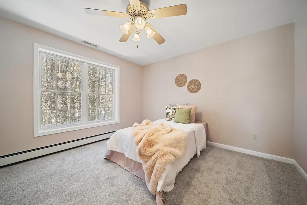 26 Sweetbriar Lane Chester NH 03036