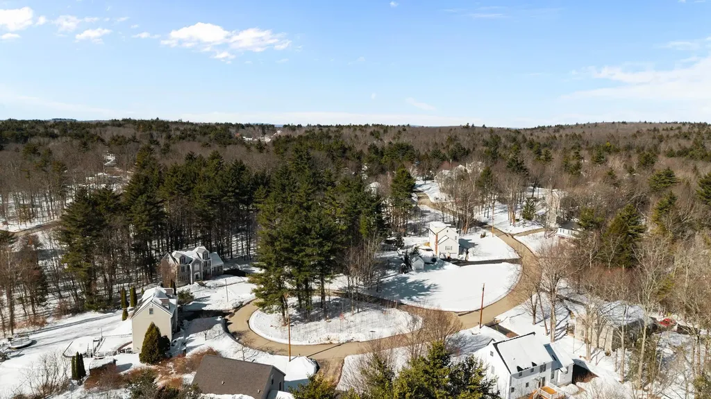 26 Sweetbriar Lane Chester NH 03036