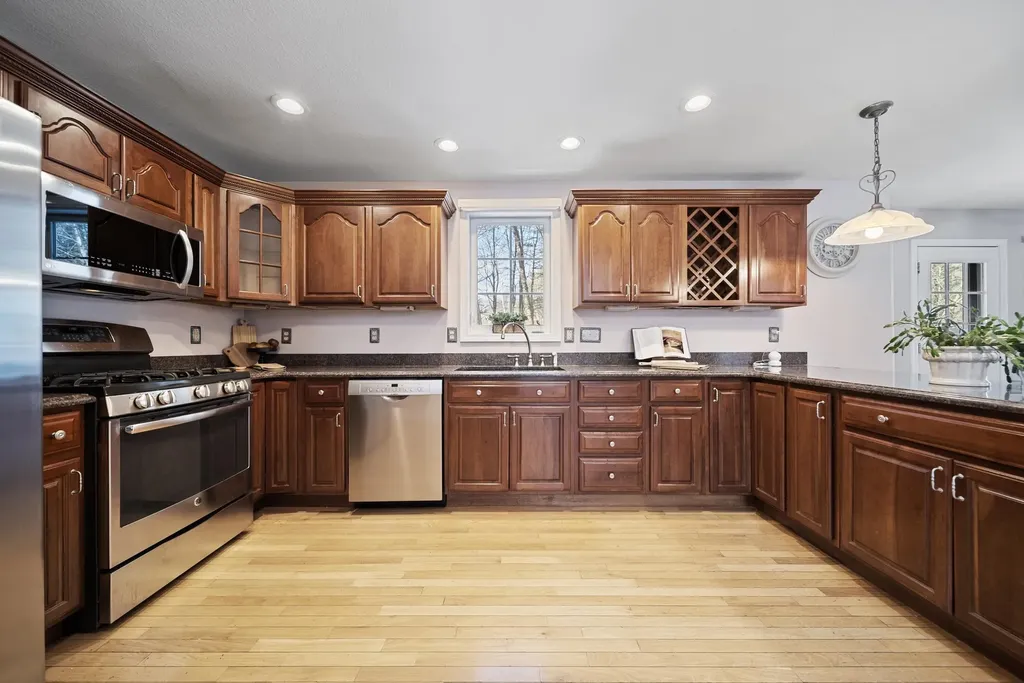 26 Sweetbriar Lane Chester NH 03036