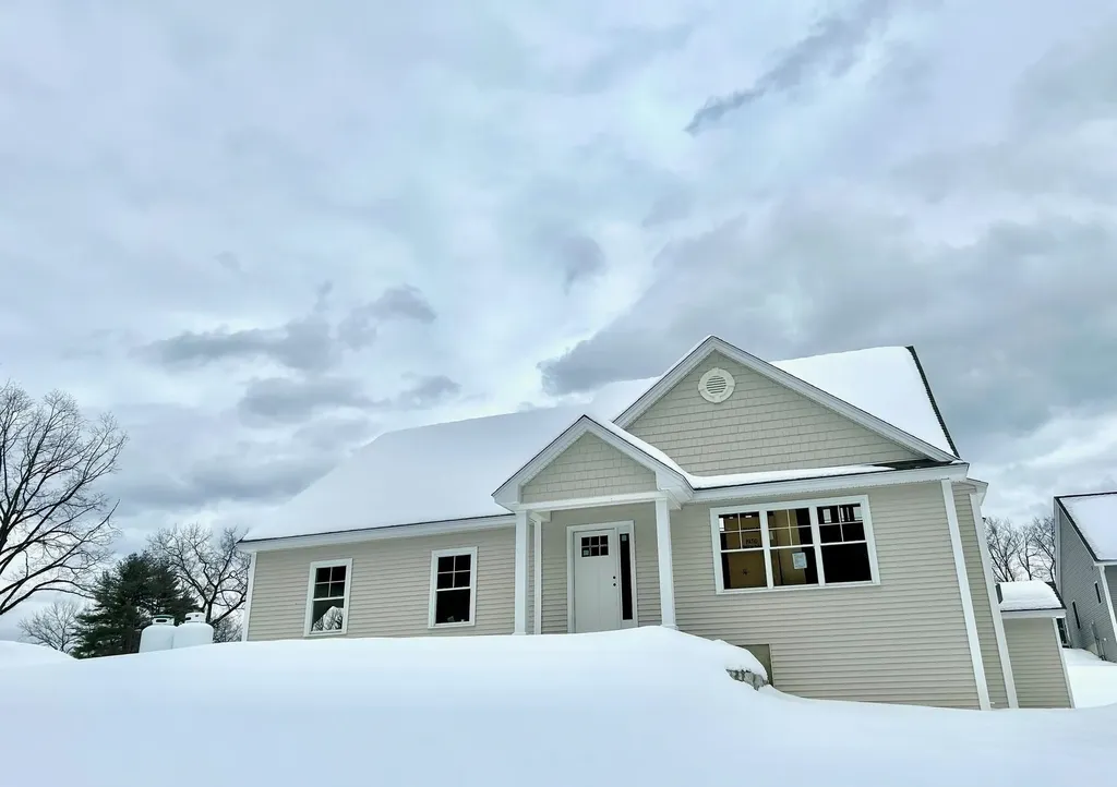 10 Juliana Avenue Nashua NH 03064