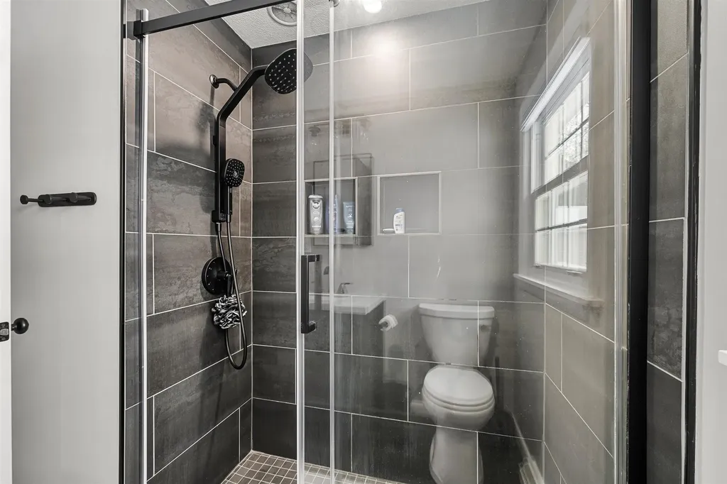 25 Carol Avenue Salem NH 03079