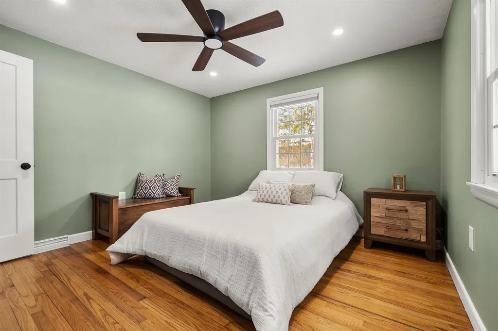 25 Carol Avenue Salem NH 03079