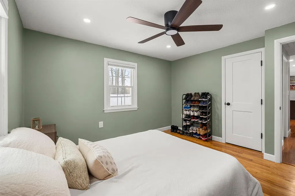 25 Carol Avenue Salem NH 03079