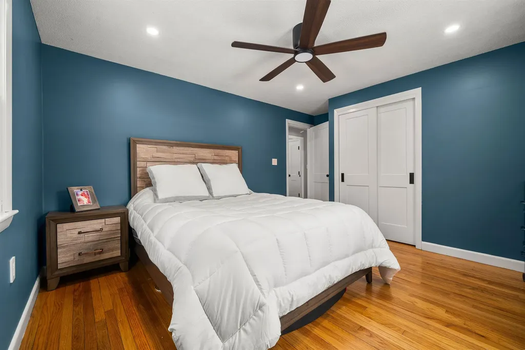 25 Carol Avenue Salem NH 03079