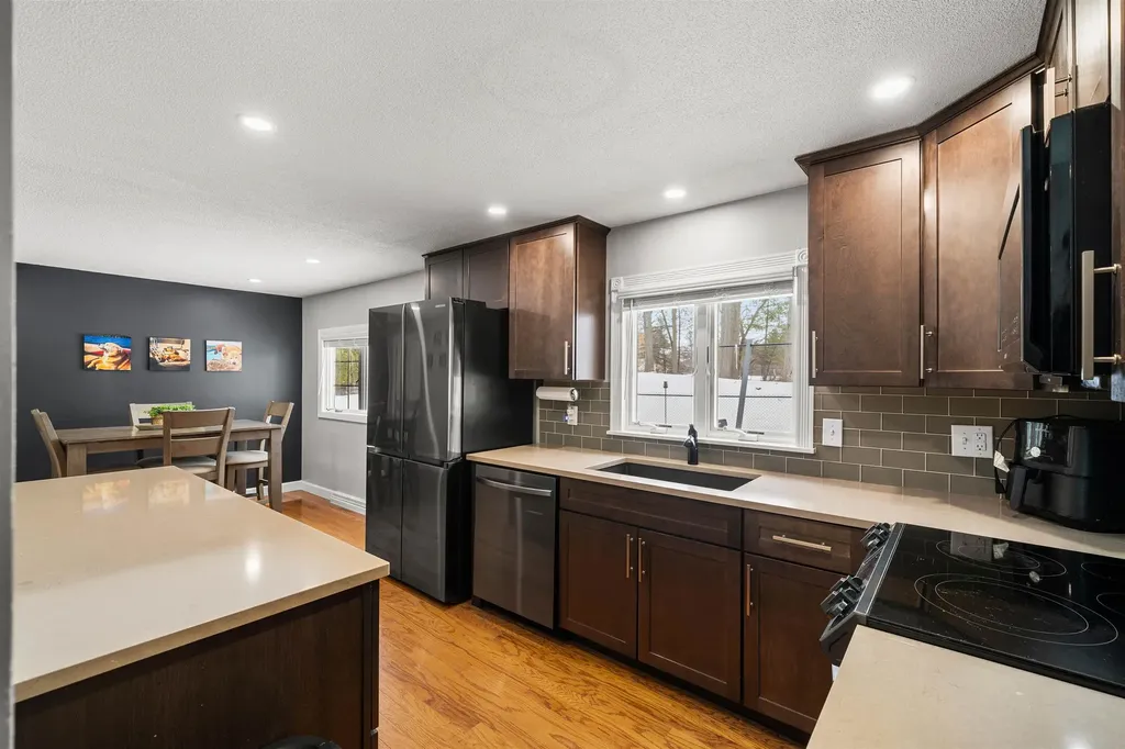 25 Carol Avenue Salem NH 03079