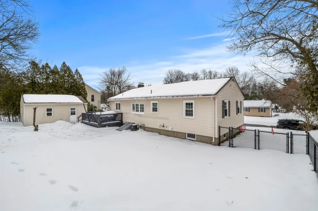 25 Carol Avenue Salem NH 03079