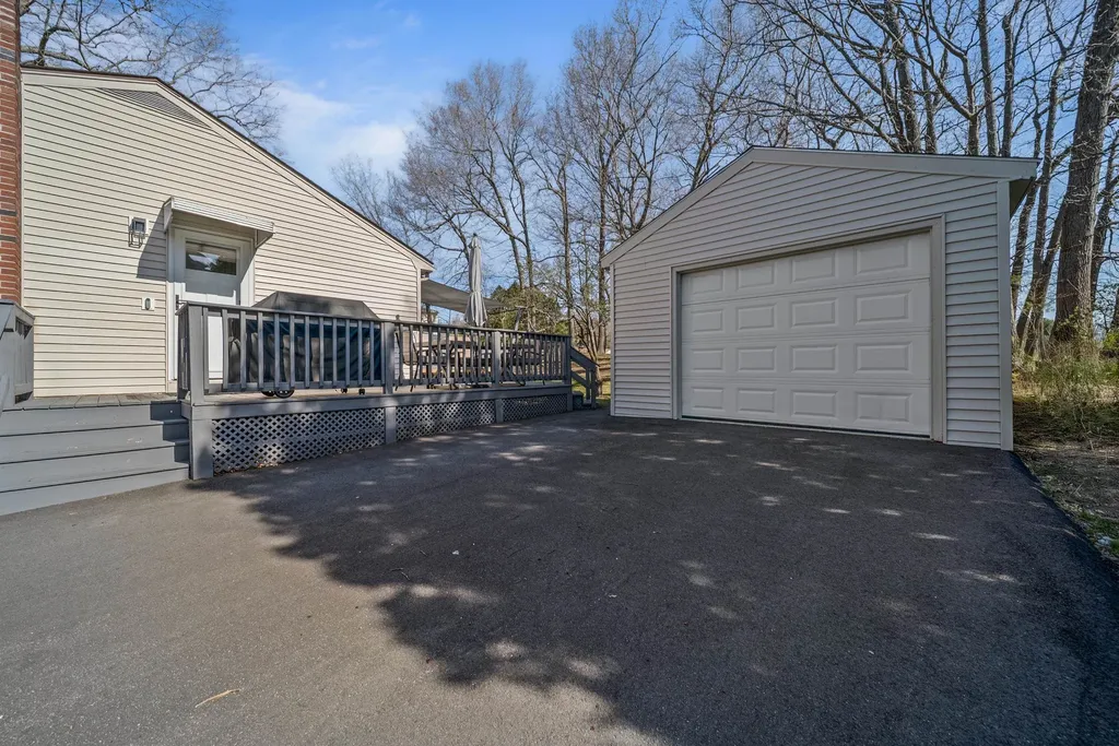 25 Carol Avenue Salem NH 03079