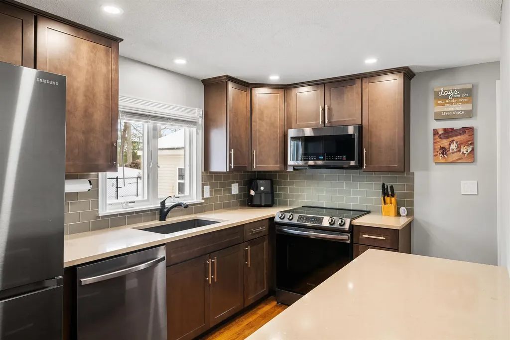 25 Carol Avenue Salem NH 03079