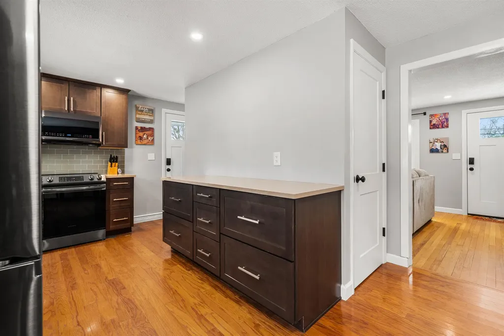 25 Carol Avenue Salem NH 03079