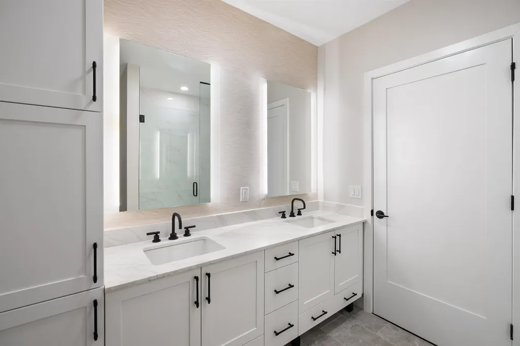 18 Artisan Drive Salem NH 03079