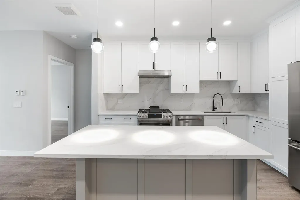 18 Artisan Drive Salem NH 03079