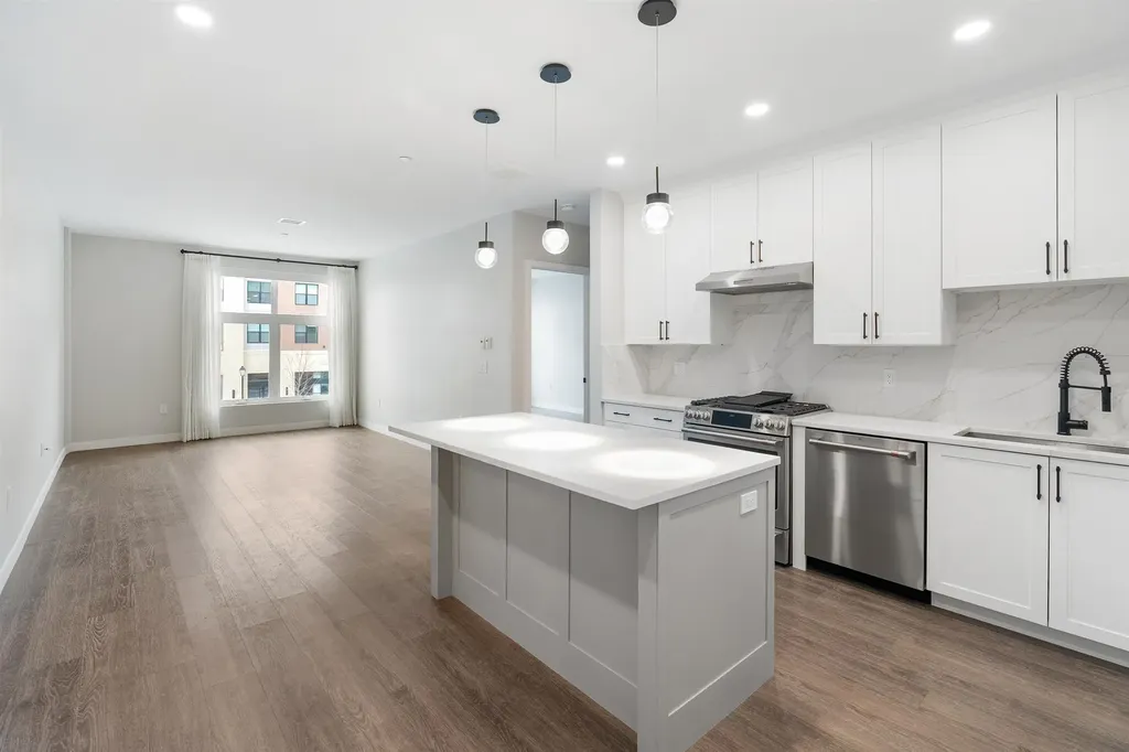 18 Artisan Drive Salem NH 03079