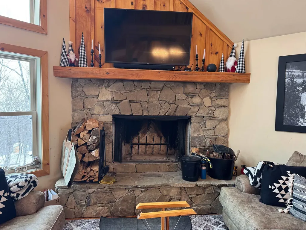 16 Rock Split Way Wilmington VT 05363