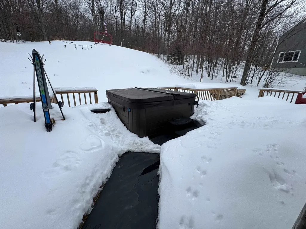 16 Rock Split Way Wilmington VT 05363