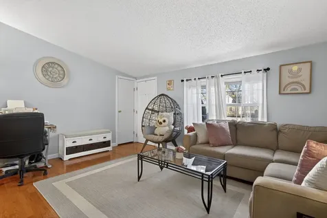 31 Mcelwain Street Merrimack NH 03054