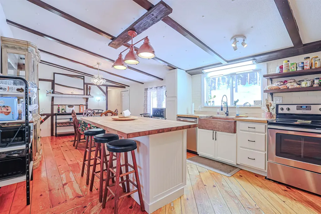 21 Dodge Road Groton NH 03040