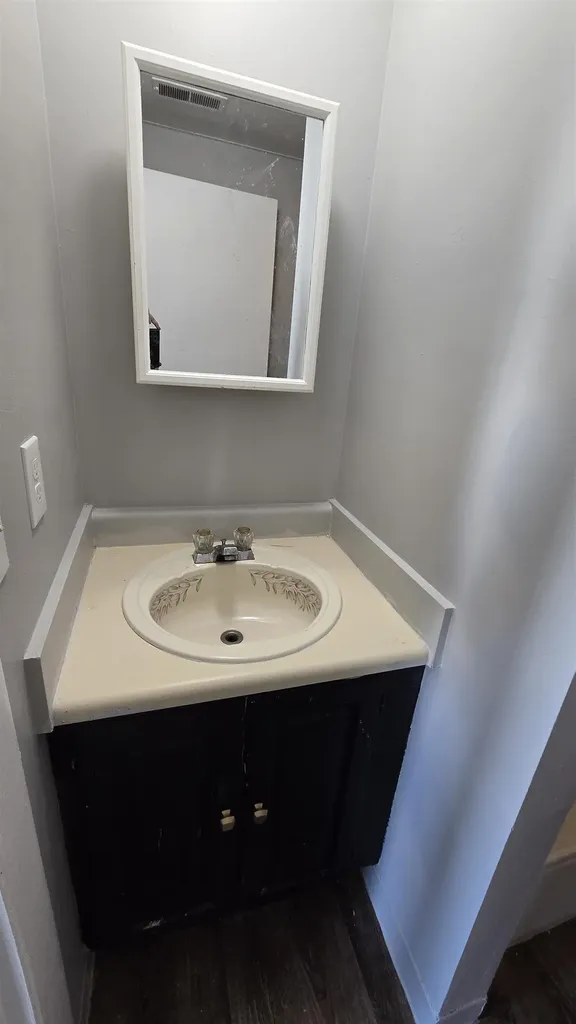 26 Ledge Street Nashua NH 03060