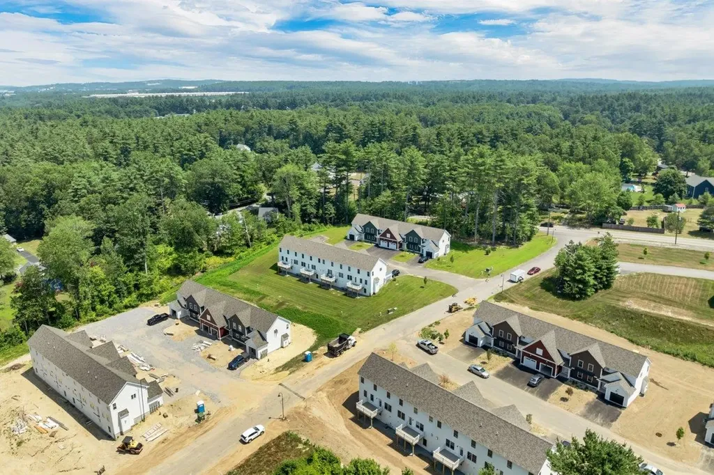 11-D Mustang Drive Litchfield NH 03052