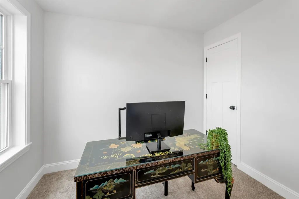 11-D Mustang Drive Litchfield NH 03052