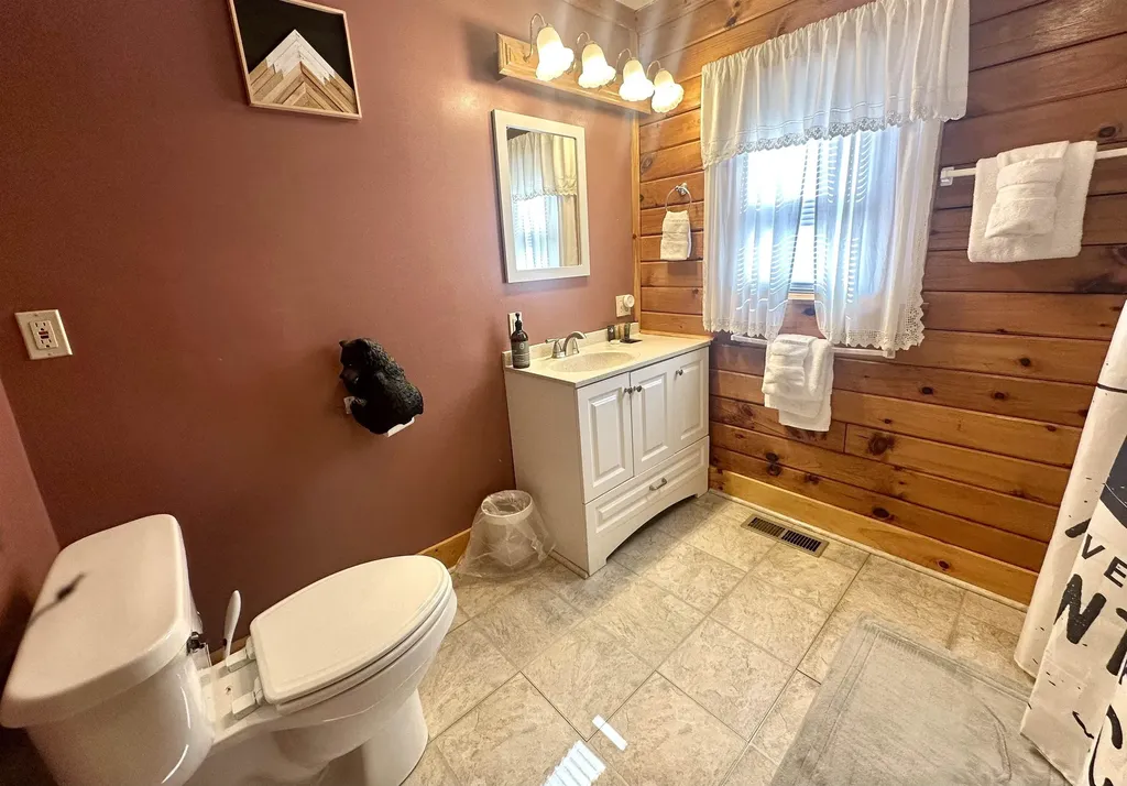 4138 West Hill Road S Jamaica VT 05343